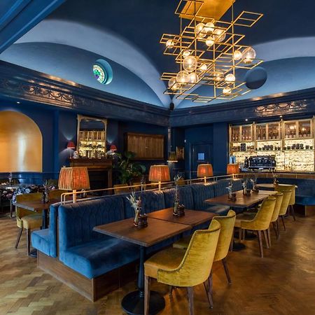 The Windmill On The Common Hotel London Bagian luar foto