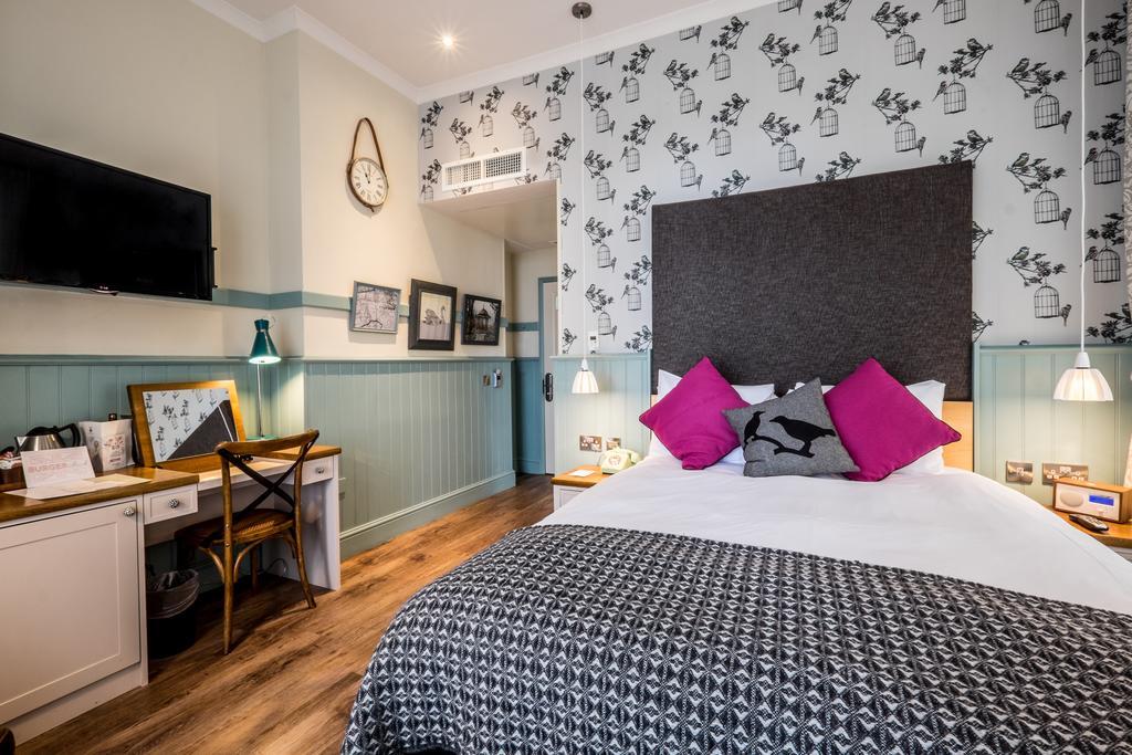 The Windmill On The Common Hotel London Bagian luar foto