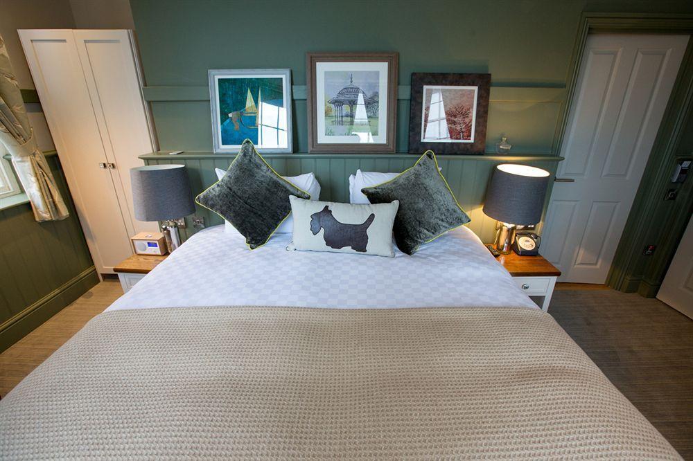 The Windmill On The Common Hotel London Bagian luar foto