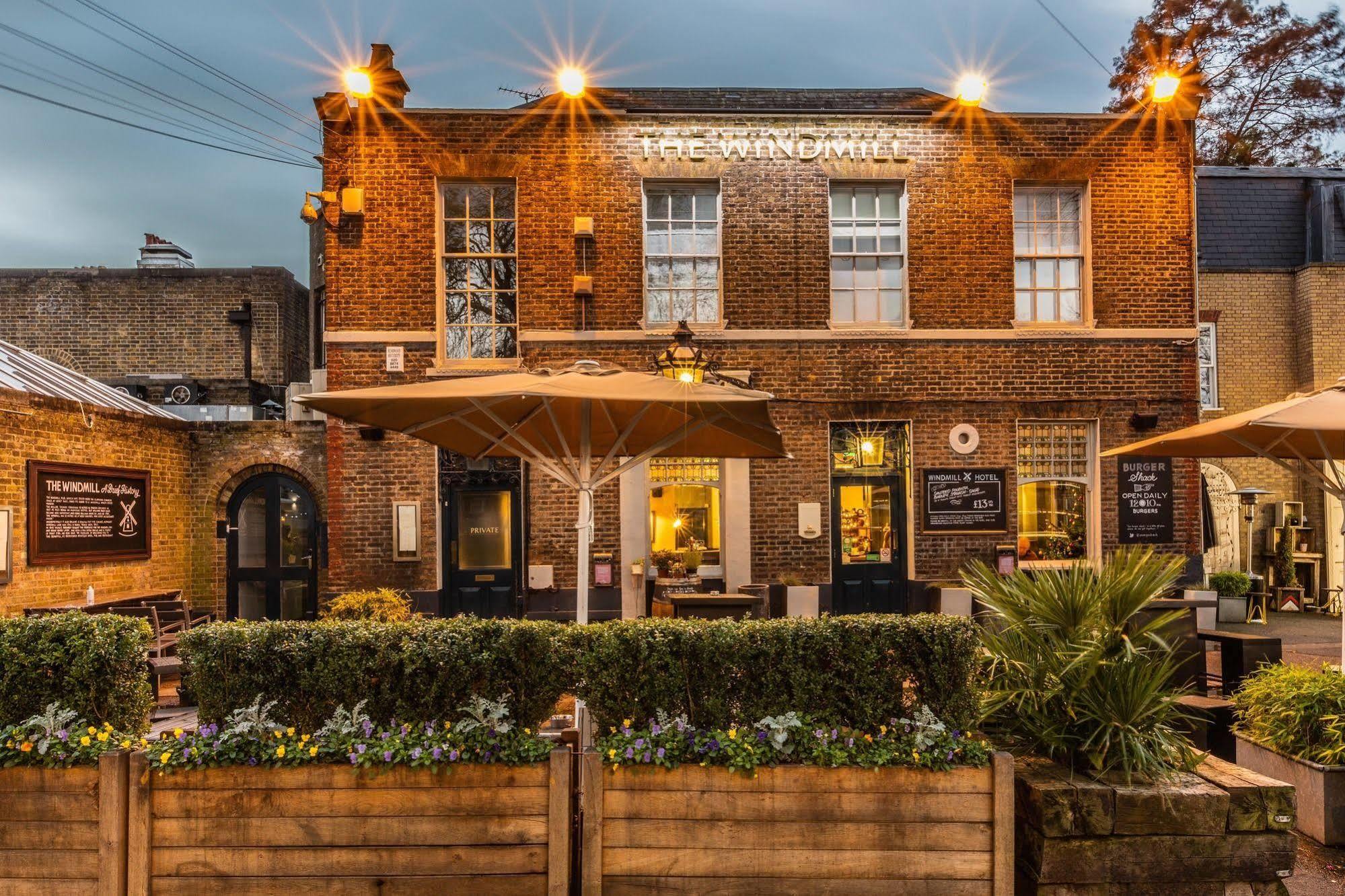 The Windmill On The Common Hotel London Bagian luar foto
